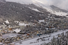 Слева - Давос Платц (Davos Platz), справа - Давос Дорф (Davos Dorf).